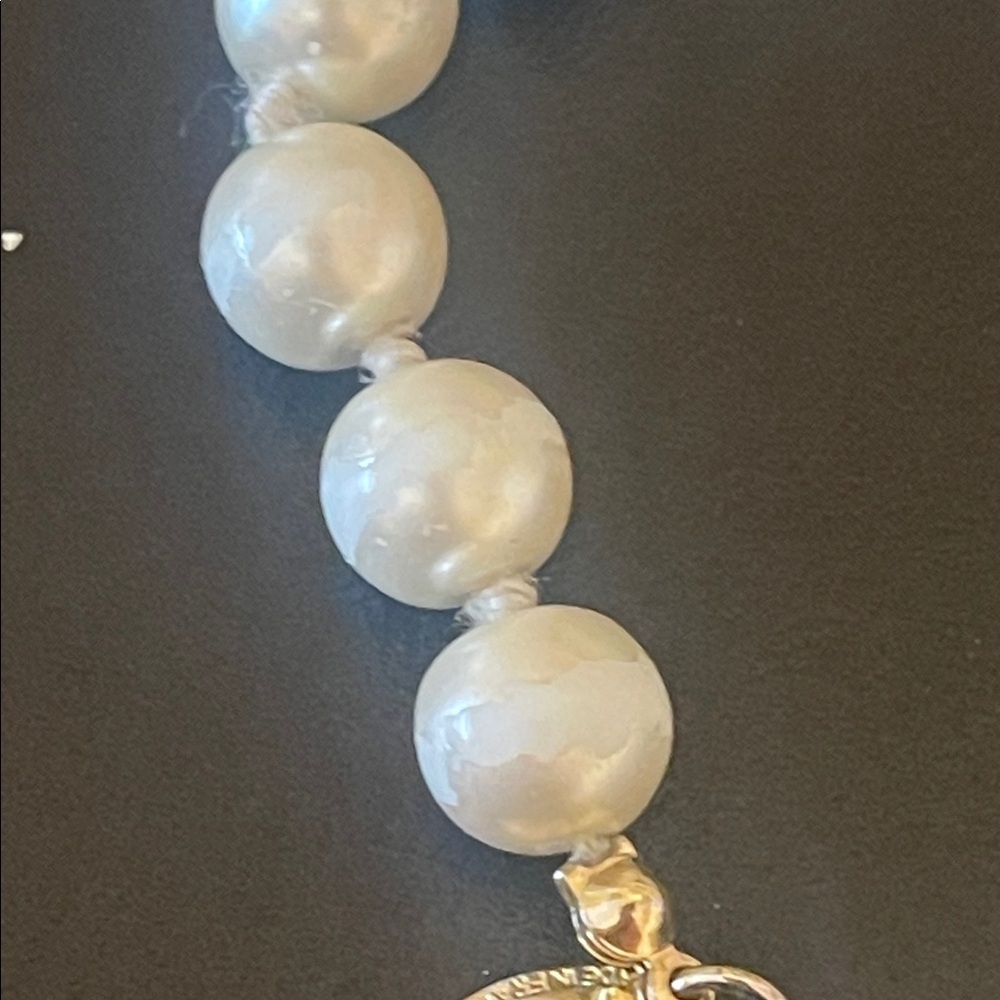 CHANEL White Pearl Bracelet with Gold light pink pearl charm Charm - Picture 3 of 11